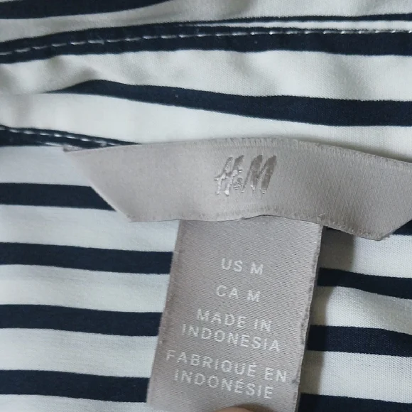 H&M Navy Blue and White Button Down Blouse - Picture 12 of 14